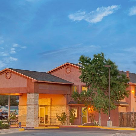 Hotel Super 8 by Wyndham Belen NM Exterior foto