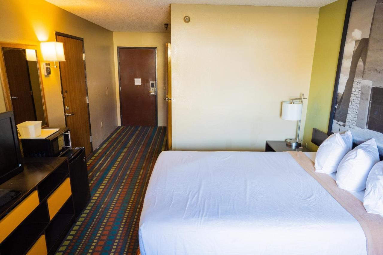 Hotel Super 8 by Wyndham Belen NM Exterior foto