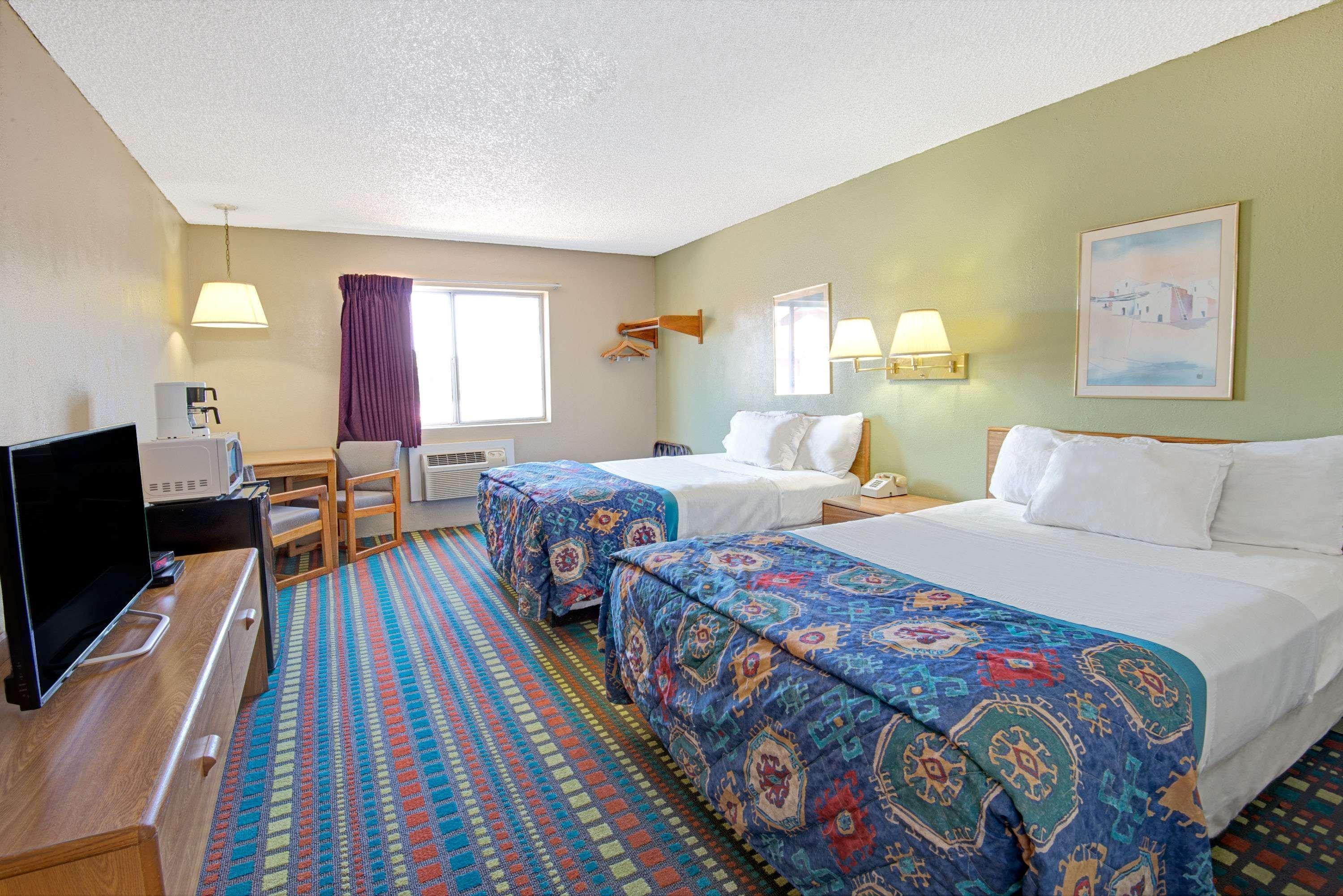 Hotel Super 8 by Wyndham Belen NM Exterior foto