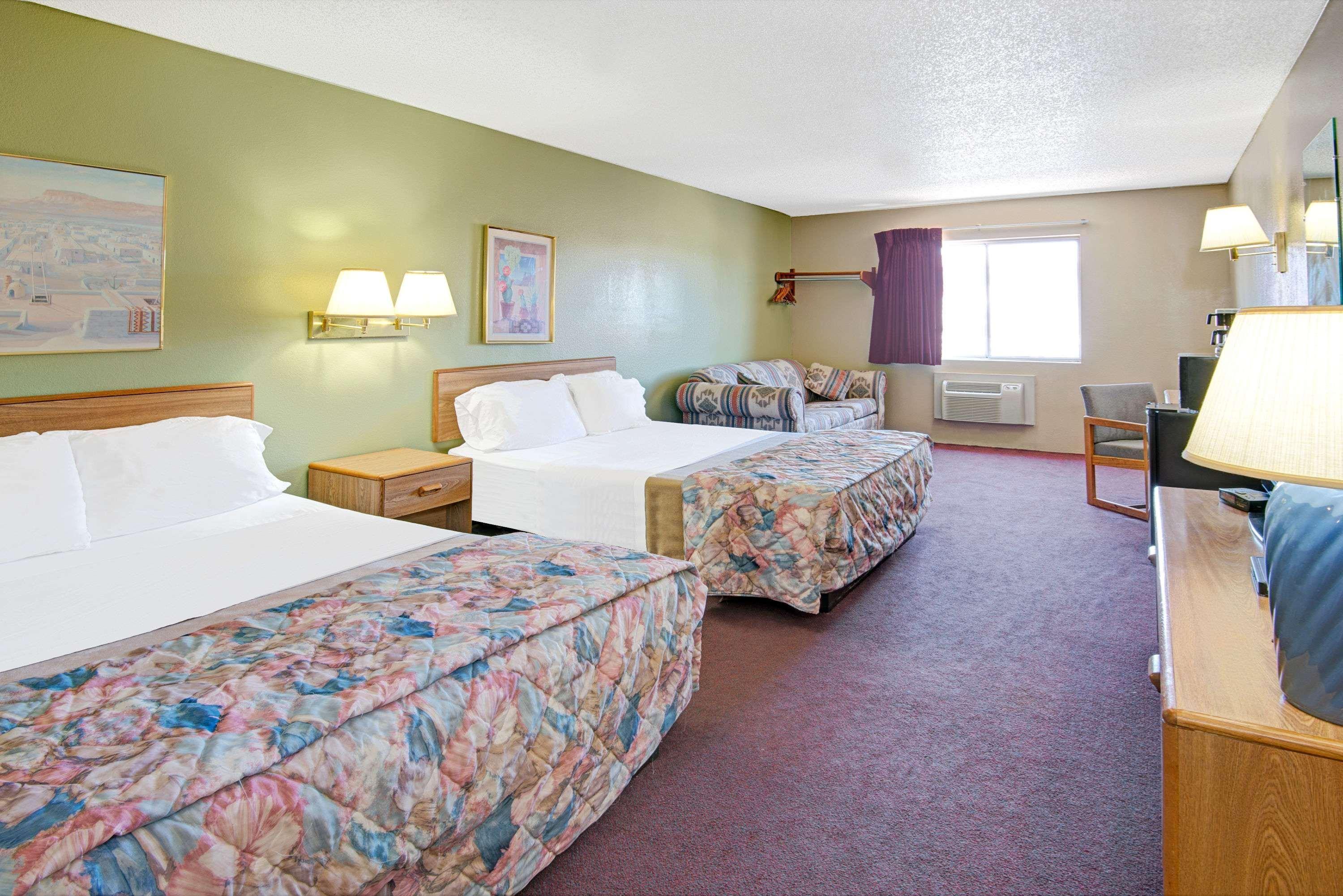 Hotel Super 8 by Wyndham Belen NM Exterior foto