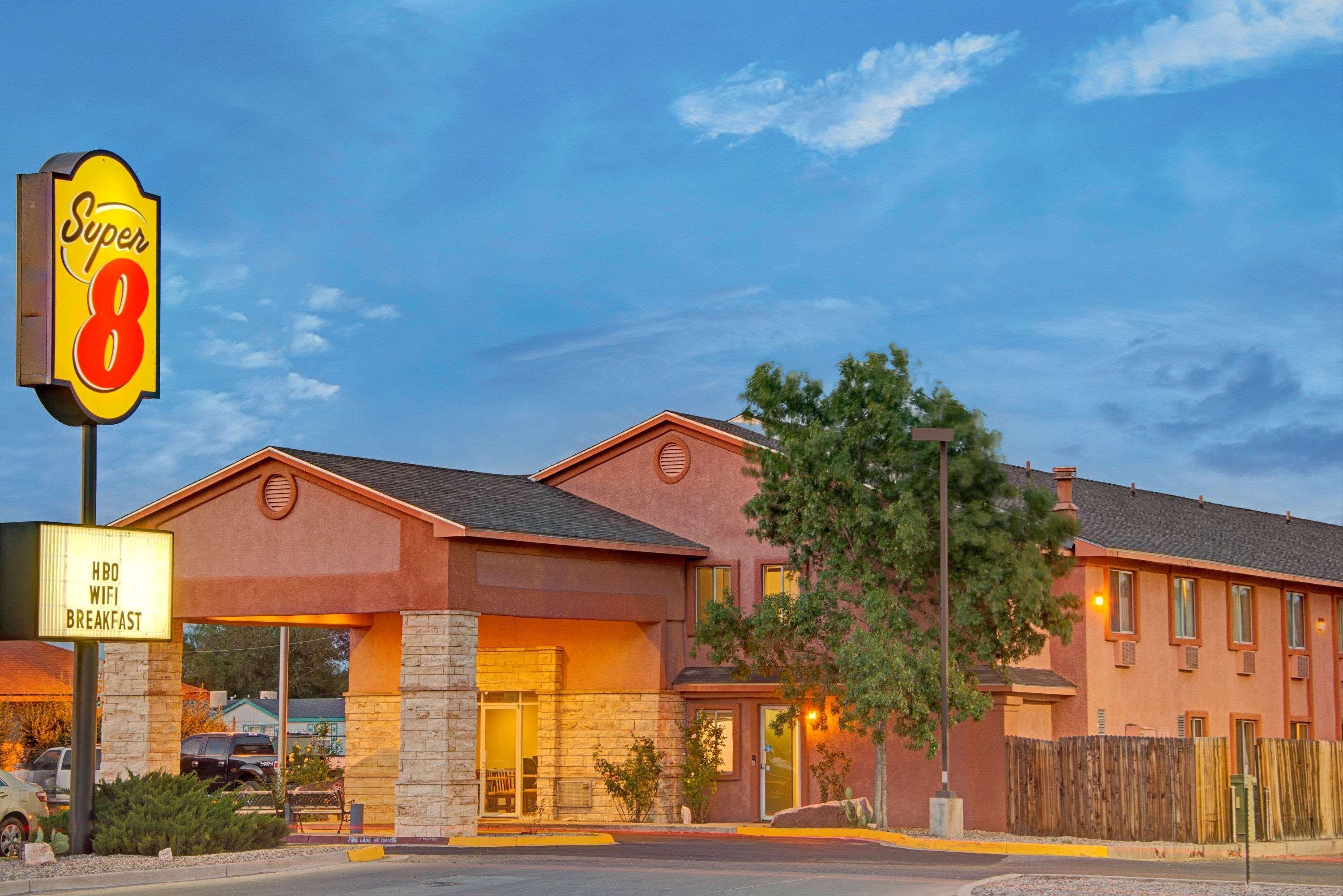 Hotel Super 8 by Wyndham Belen NM Exterior foto